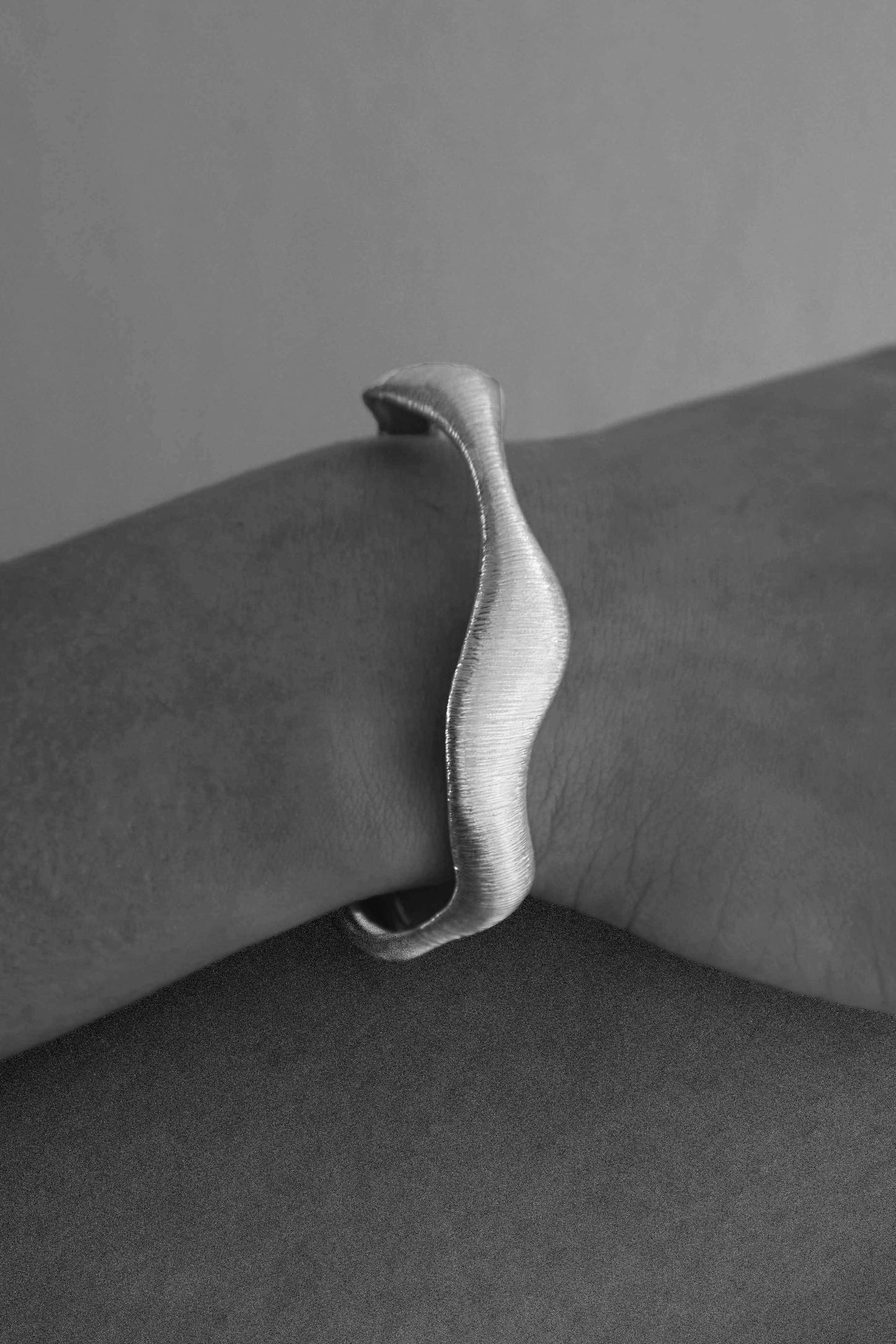 Olas - Silver Bangle