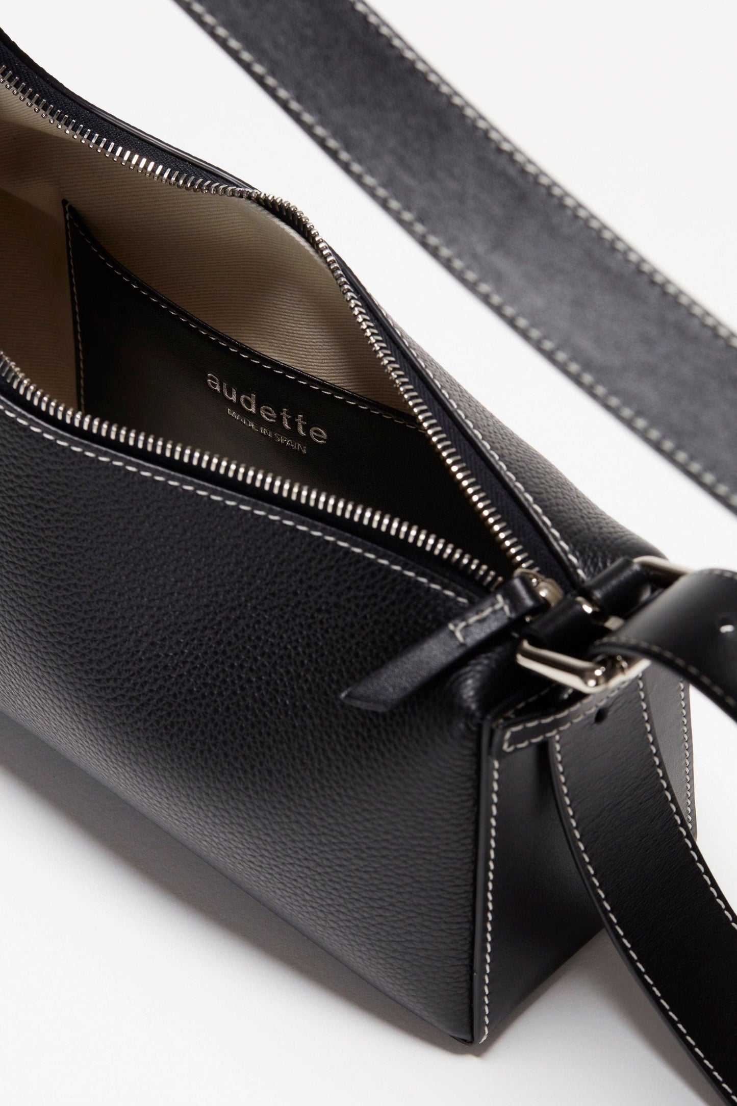 Gondol - Black Grained