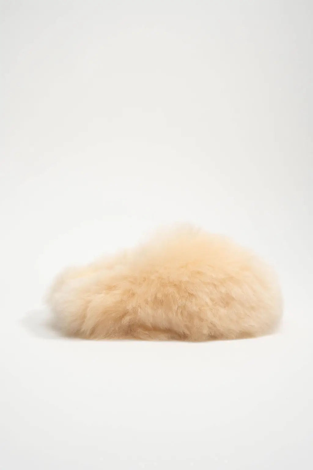 Nubecitas - Beige Alpaca Fur Slippers