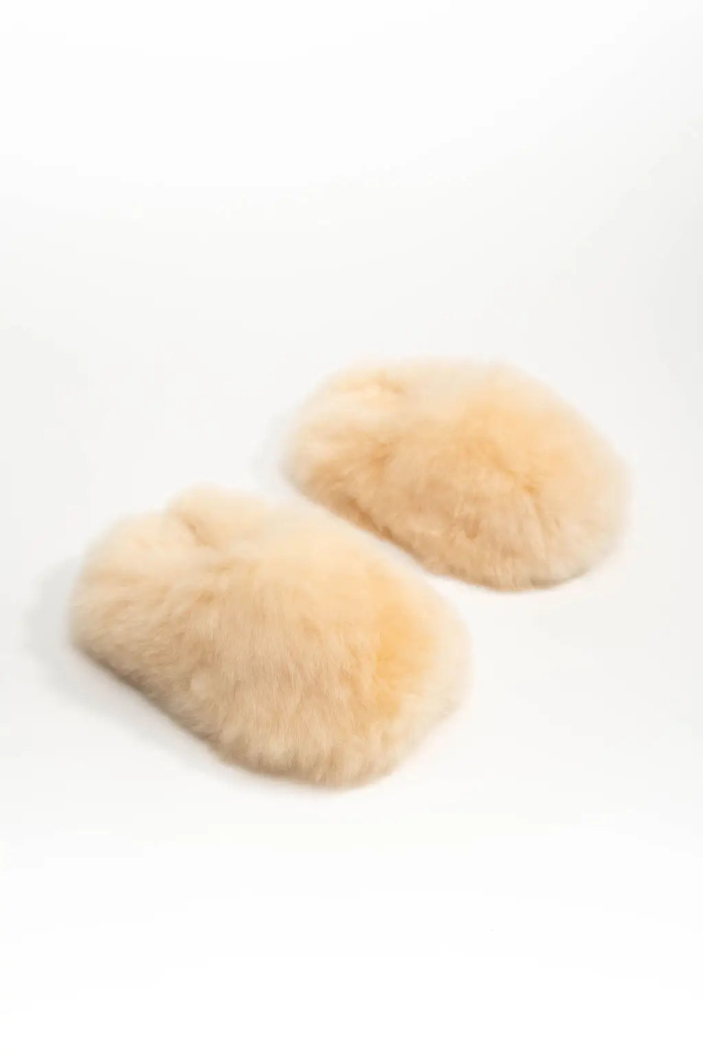 Nubecitas - Beige Alpaca Fur Slippers